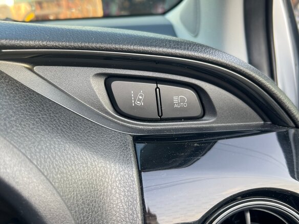 2019 Toyota Vitz III (XP130) Рестайлинг 2, серебристый, 1230000 рублей - вид 14