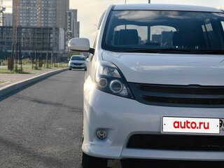 2010 Toyota ISis I Рестайлинг, белый, 1399999 рублей, вид 4