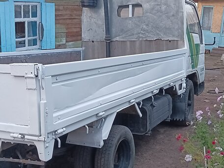 1995 Mazda Titan, белый, 850000 рублей, вид 4
