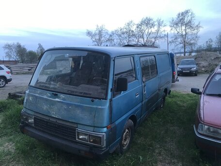 1986 Nissan Urvan, голубой, 85000 рублей, вид 2