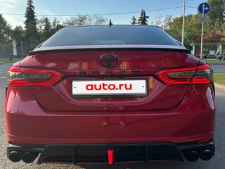 2021 Toyota Camry VIII (XV70) Рестайлинг, красный, 3990000 рублей, вид 4