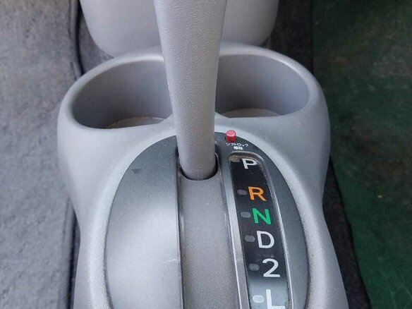 2001 Toyota Vitz I (P10), розовый, 399000 рублей - вид 13