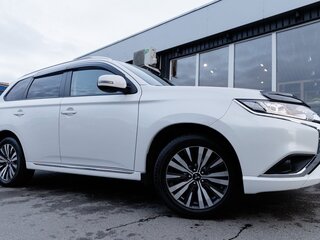 2022 Mitsubishi Outlander III Рестайлинг 3, белый, 2450000 рублей, вид 3