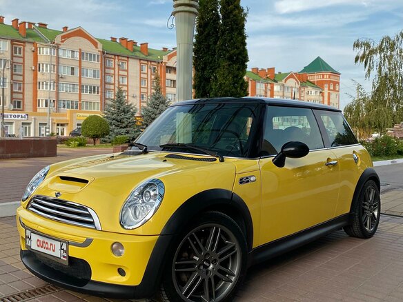2004 Mini Hatch Cooper S I (R50), жёлтый