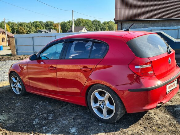 2008 BMW 1 серии 116i I (E81/E82/E87/E88) Рестайлинг, красный, 650000 рублей - вид 4