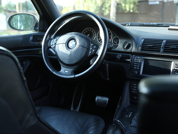 2001 BMW 5 серии 540i IV (E39) Рестайлинг, чёрный - вид 4