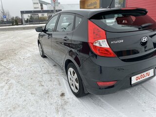 2013 Hyundai Solaris I, чёрный, 800000 рублей, вид 4