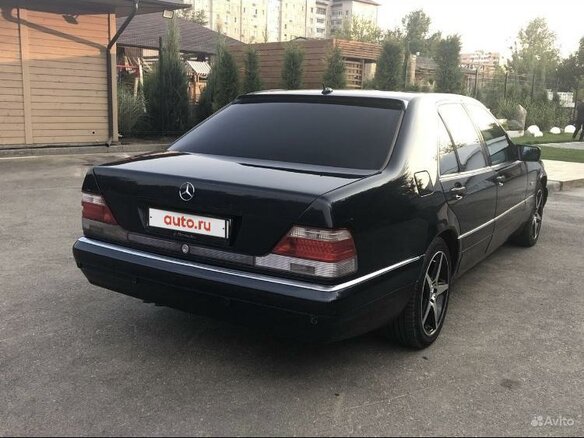 1998 Mercedes-Benz S-Класс 320 III (W140) Рестайлинг, синий, 1500000 рублей - вид 3