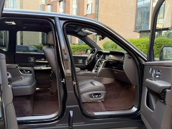 2022 Rolls-Royce Cullinan I (Series I), коричневый, 28450000 рублей - вид 27