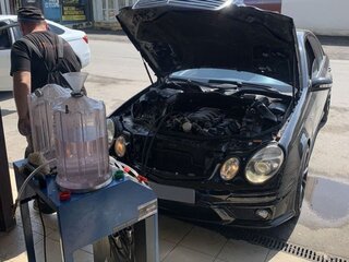 2004 Mercedes-Benz E-Класс 500 III (W211, S211), чёрный, 1350000 рублей, вид 1