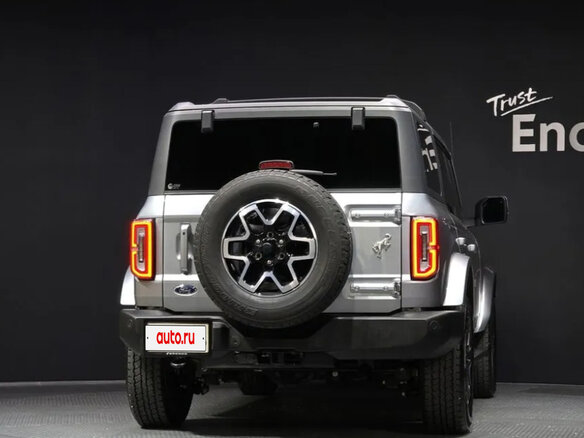 2023 Ford Bronco VI, серый, 7000000 рублей - вид 3