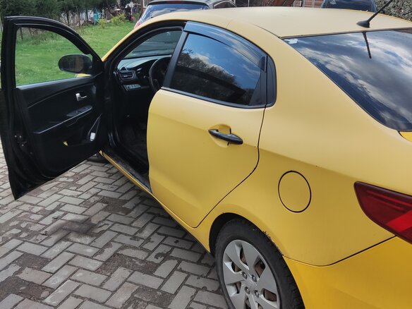 2013 Kia Rio III, жёлтый, 490000 рублей - вид 4