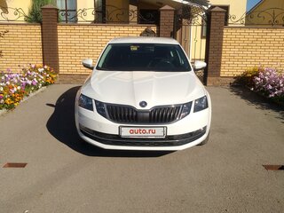 2018 Skoda Octavia III (A7) Рестайлинг, белый, 2030000 рублей, вид 2