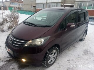 2011 Honda Freed I, красный, 1300000 рублей, вид 3