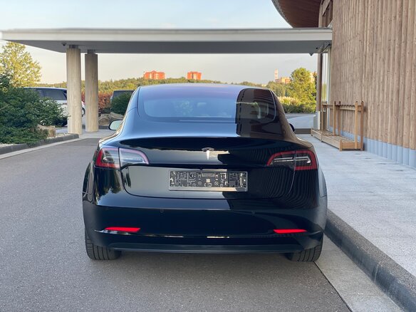 2018 Tesla Model 3 Mid Range I, чёрный - вид 5