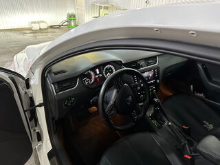 2017 Skoda Octavia III (A7) Рестайлинг, белый, 1500000 рублей, вид 3