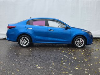 2020 Kia Rio IV Рестайлинг, синий, 1425000 рублей, вид 4