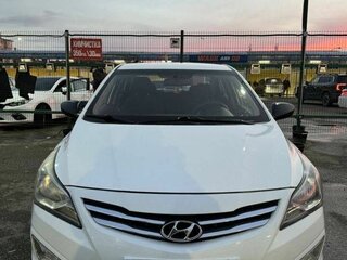 2015 Hyundai Solaris I Рестайлинг, белый, 600000 рублей, вид 4