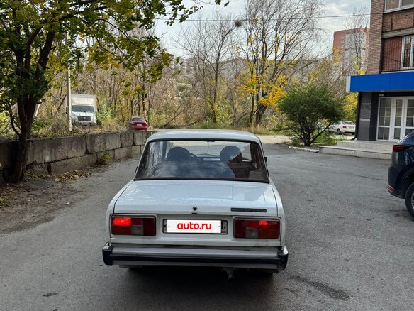 2000 Lada (ВАЗ) 2105, белый, 98000 рублей - вид 4