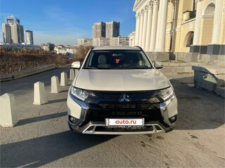2021 Mitsubishi Outlander III Рестайлинг 3, белый, 3100000 рублей, вид 2