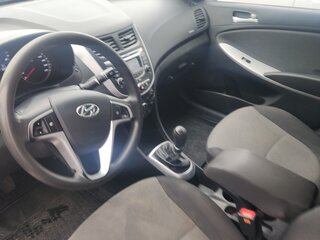 2013 Hyundai Solaris I, серый, 970000 рублей, вид 3