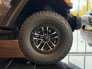 2026 Jeep Wrangler IV (JL) Рестайлинг, серый, 9280000 рублей, вид 4