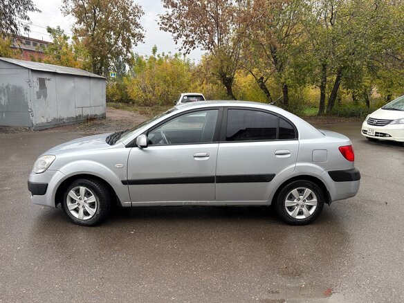 2008 Kia Rio II, серебристый, 550000 рублей - вид 3