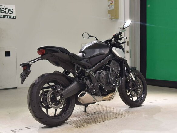 2023 Honda CB 650R, серый, 1099000 рублей - вид 4