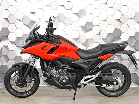 2026 Honda NC 750X, красный, 1477000 рублей, вид 4