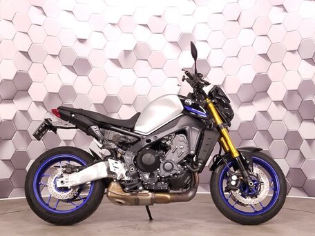 2023 Yamaha MT-09 (FZ-09), серебристый, 1099000 рублей, вид 3