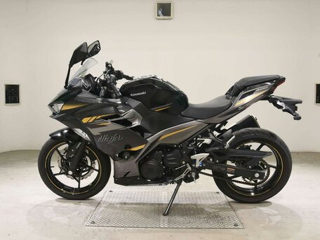 2021 Kawasaki Ninja 400, чёрный, 677000 рублей, вид 1