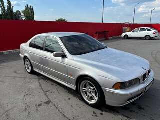 2002 BMW 5 серии 520i IV (E39) Рестайлинг, серебристый, 750000 рублей, вид 4