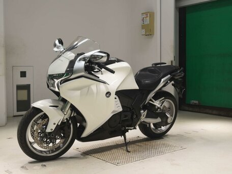 2010 Honda VFR 1200, белый, 829000 рублей, вид 4