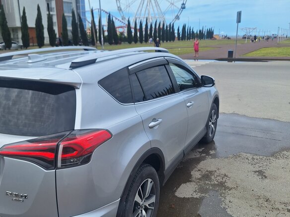 2018 Toyota RAV4 IV (XA40) Рестайлинг, серебристый, 2450000 рублей - вид 3