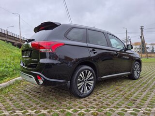 2022 Mitsubishi Outlander III Рестайлинг 3, чёрный, 2650000 рублей, вид 4