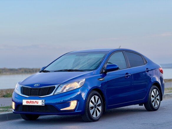 2013 Kia Rio 5-speed III, синий, 900000 рублей - вид 8
