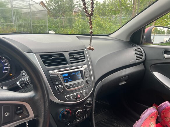 2014 Hyundai Solaris I Рестайлинг, красный, 900000 рублей - вид 15