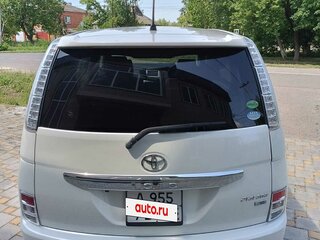 2013 Toyota ISis I Рестайлинг, белый, 1700000 рублей, вид 3