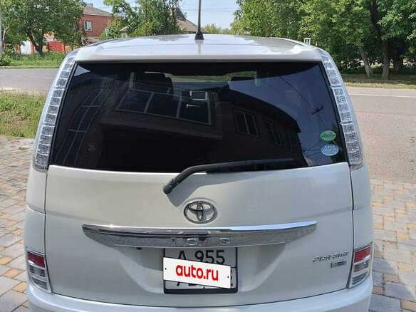 2013 Toyota ISis I Рестайлинг, белый, 1700000 рублей - вид 2