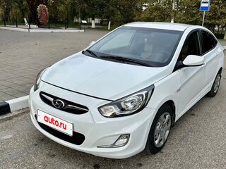 2013 Hyundai Solaris I, белый, 776000 рублей, вид 2