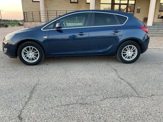2011 Opel Astra J, синий, 650000 рублей, вид 2