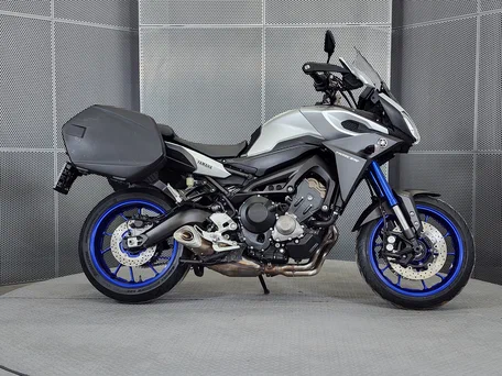 2015 Yamaha MT-09 Tracer (FJ-09), серебристый, 777000 рублей, вид 1