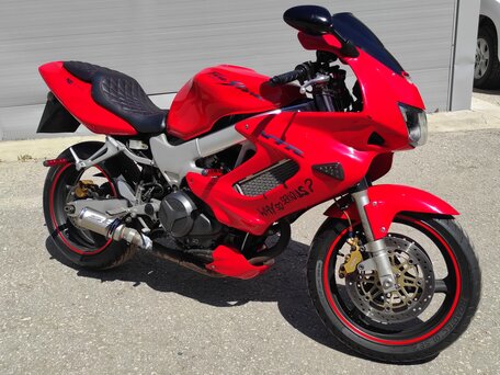 1998 Honda VTR 1000, красный, 525000 рублей, вид 2