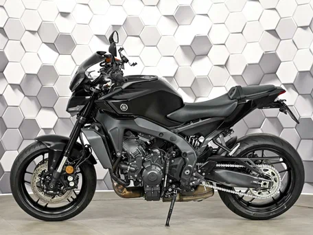 2025 Yamaha MT-09 (FZ-09), чёрный, 1299000 рублей, вид 4