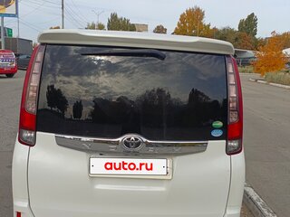 2016 Toyota Noah III (R80), белый, 1800000 рублей, вид 3
