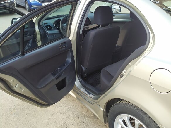 2011 Mitsubishi Lancer X Рестайлинг, бежевый, 1100000 рублей - вид 13