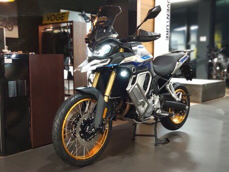 2026 Voge 900DSX, серебристый, 1033000 рублей, вид 3