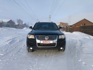 2007 Volkswagen Touareg I Рестайлинг, белый, 900000 рублей, вид 3