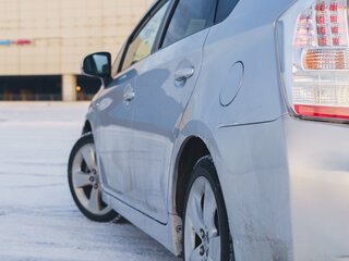 2009 Toyota Prius III (XW30), серебристый, 888000 рублей, вид 4