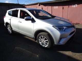2017 Toyota RAV4 IV (XA40) Рестайлинг, серебристый, 2350000 рублей, вид 1